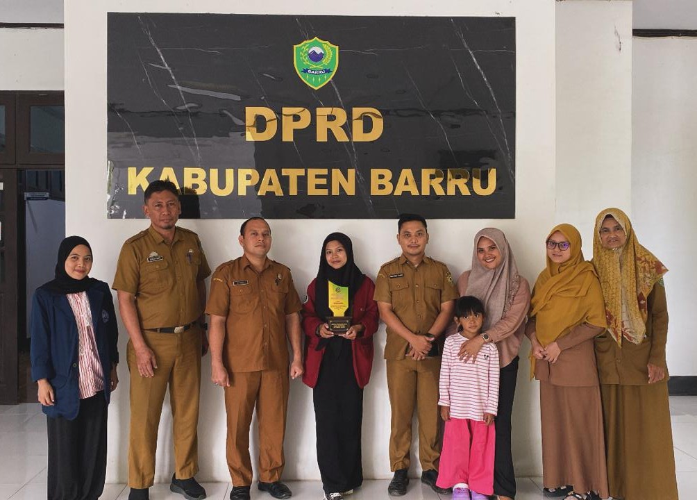 Pelepasan Siswa Praktek Kerja Lapangan (PKL) SMK Negeri 4 Barru di Sekretariat DPRD Kabupaten Barru